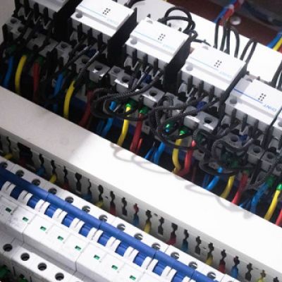 Montaje de cuadro eléctrico